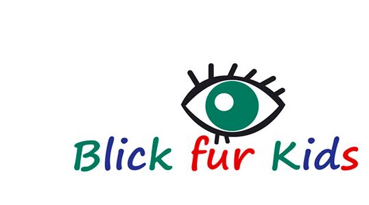 Das Logo besteht aus einem stilisierten Auge mit grüner Pupille sowie dem Schriftzug „Blick für Kids“